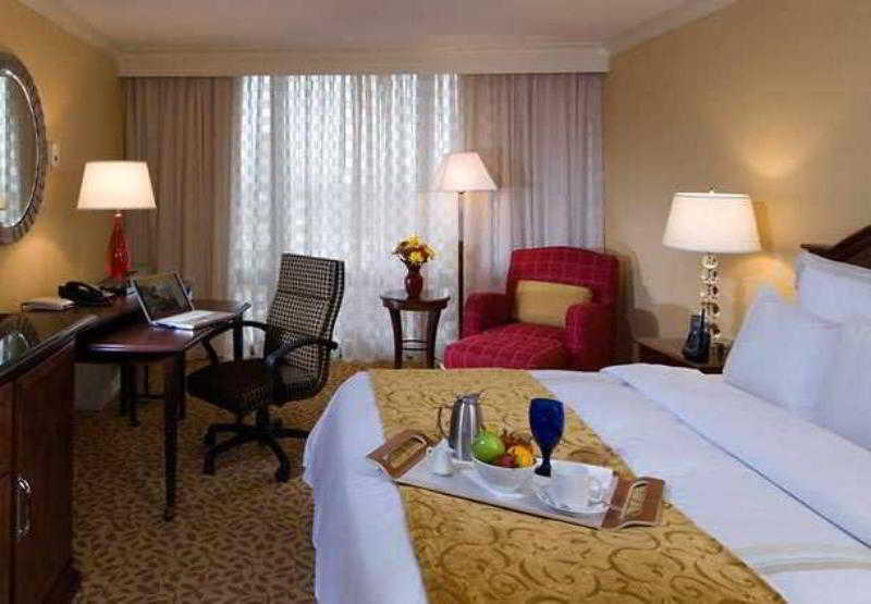 Chicago Marriott Oak Brook Hotel Exterior photo