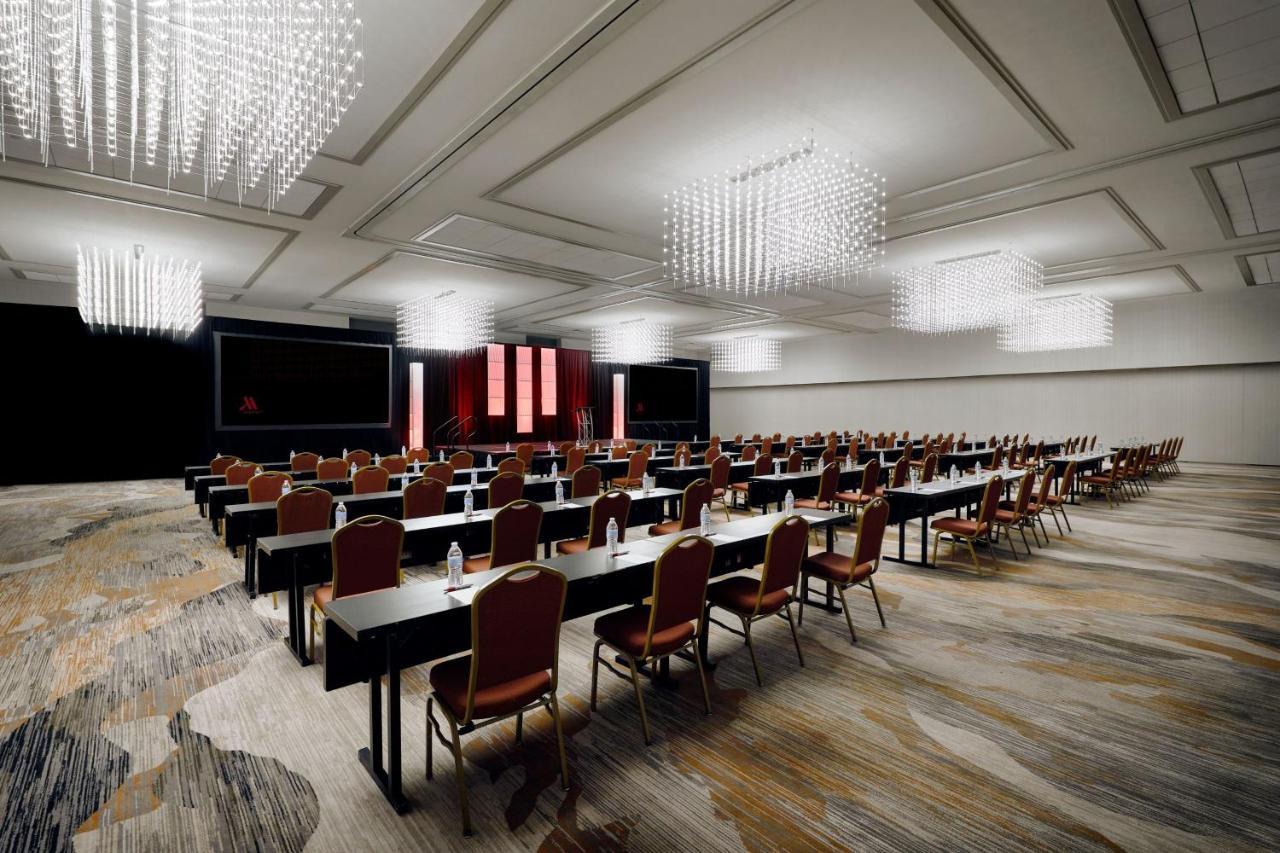 Chicago Marriott Oak Brook Hotel Exterior photo