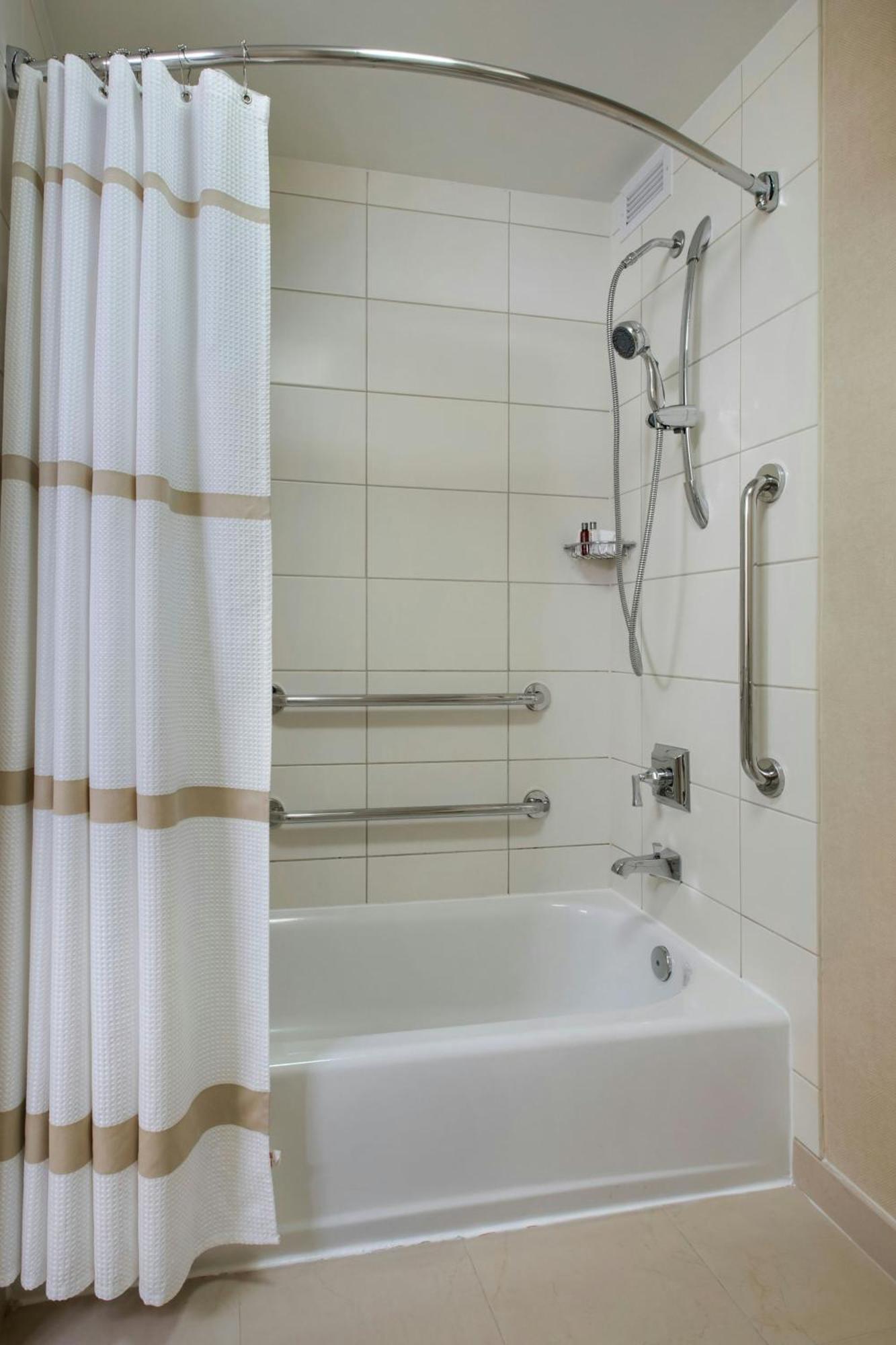 Chicago Marriott Oak Brook Hotel Exterior photo